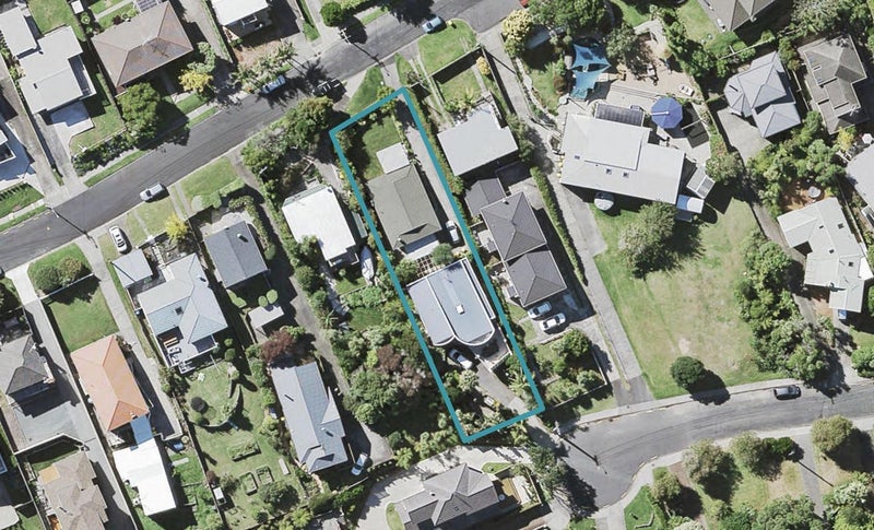 2/6 Hythe Terrace, Mairangi Bay, Auckland - Carousel 1