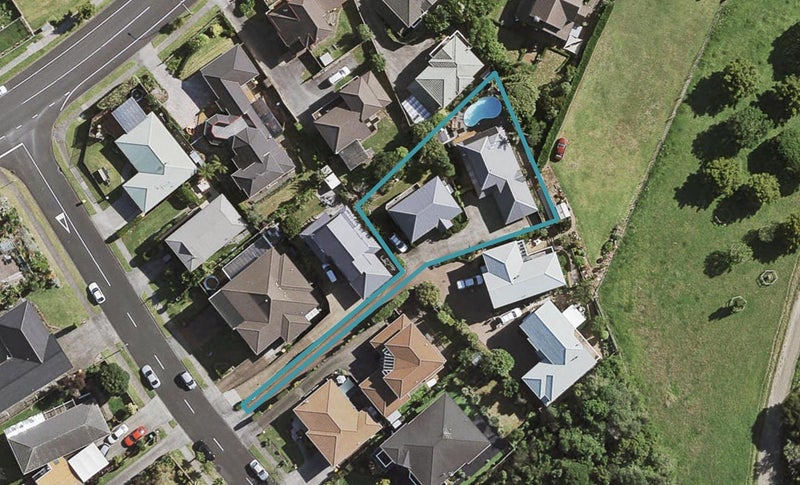 2/6 Calluna Crescent, Totara Heights, Auckland - Carousel 1