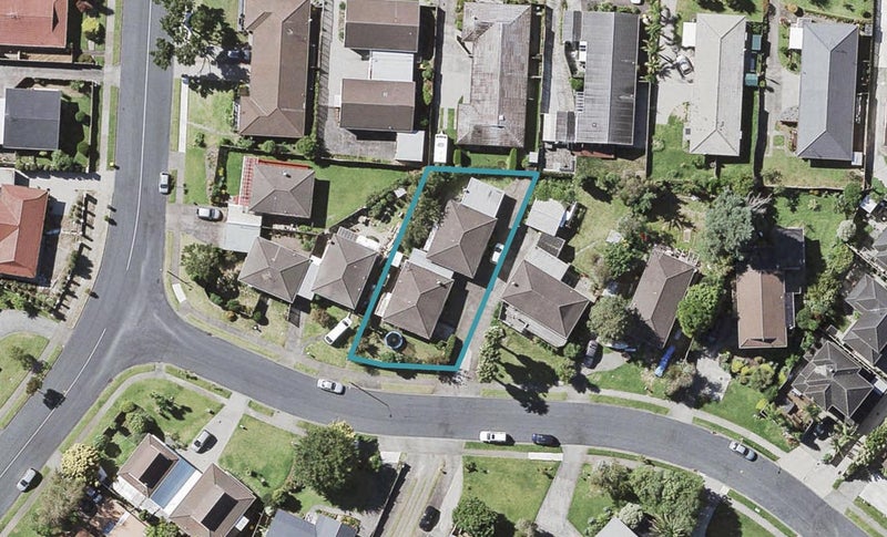2/4 Cairngorm Place, Highland Park, Auckland - Carousel 1