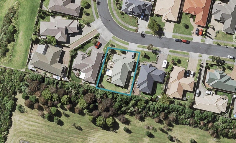 17 Trovare Place, Golflands, Auckland - Carousel 1