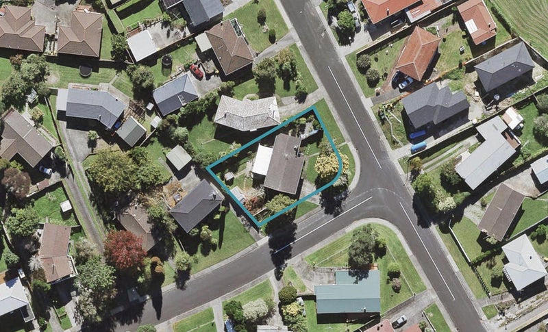 12 Thornlow Street, Glendene, Auckland - Carousel 1