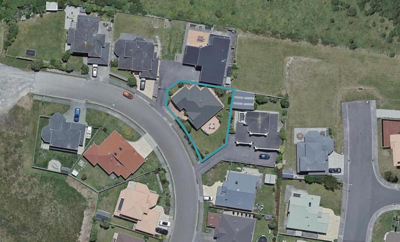 12 Silver Pine Avenue, Woodridge, Wellington - Carousel 1