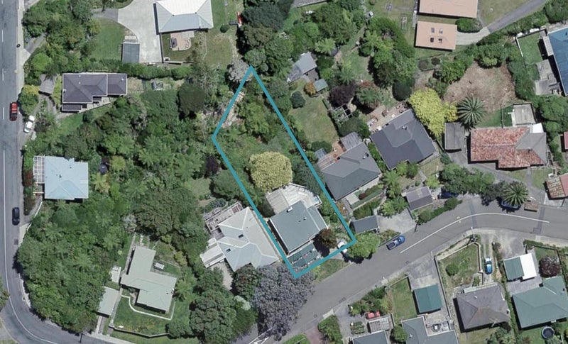 10 Woodstock Terrace, Tawa, Wellington - Carousel 1