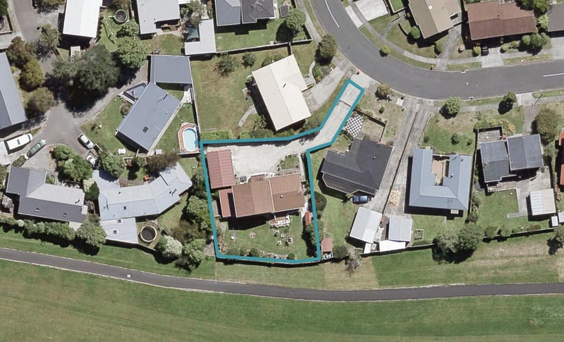 12 Brightwater Crescent, Totara Park, Upper Hutt - Carousel 1