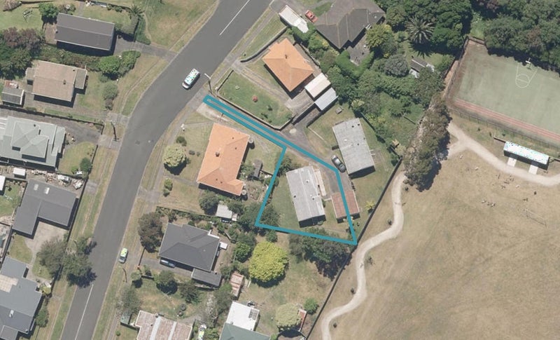 1C Cambridge Street, Gonville, Whanganui - Carousel 1