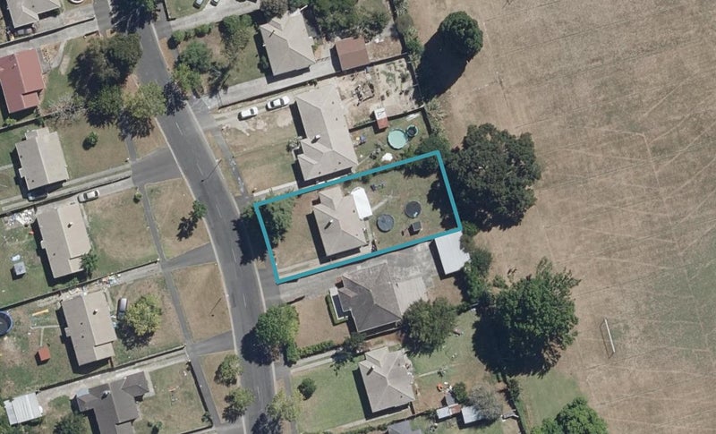 42 Sare Crescent, Fairfield, Hamilton - Carousel 1