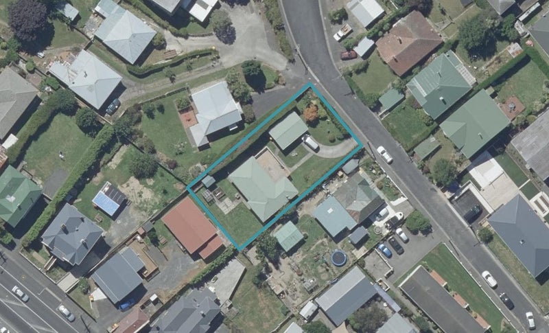 5 Jellicoe Crescent, Kaikorai, Dunedin - Carousel 1