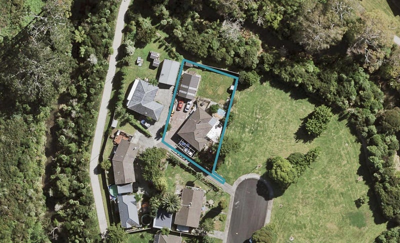 40 Serwayne Place, Sunnyvale, Auckland - Carousel 1