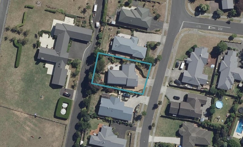 4 Palm Grove Drive, Western Heights, Hamilton - Carousel 1