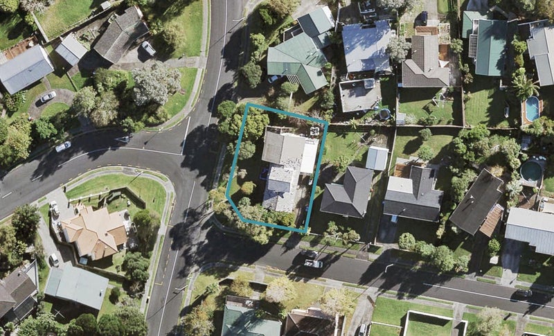 36 Commodore Drive, Lynfield, Auckland - Carousel 1