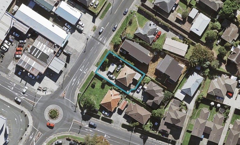 64 Hayr Road, Three Kings, Auckland - Carousel 1