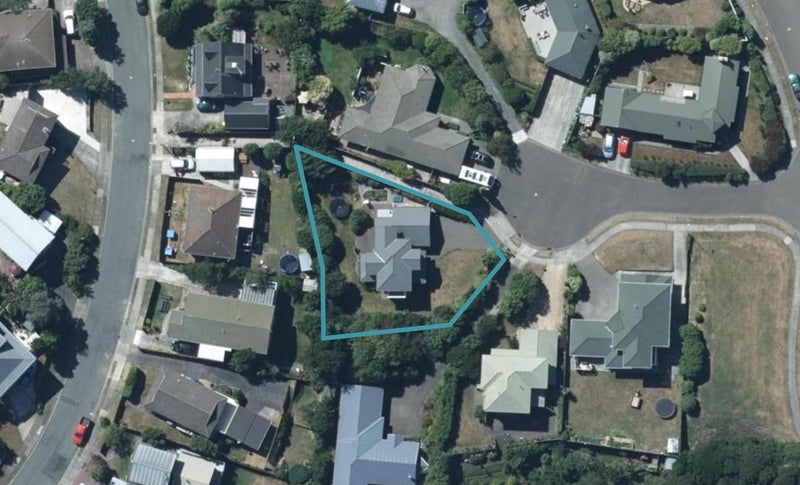 9 Padstow Place, Camborne, Porirua - Carousel 1