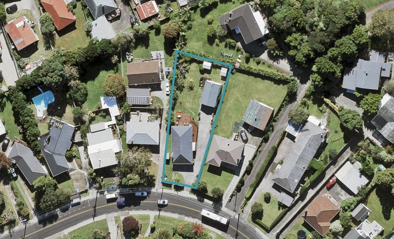 22 Royal View Road, Te Atatu South, Auckland - Carousel 1