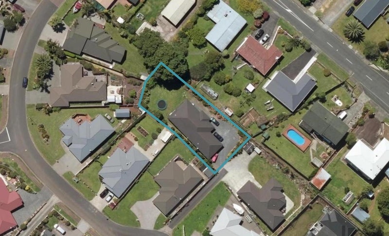 13 Conifer Grove, Kamo, Whangarei - Carousel 1