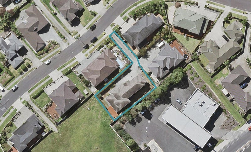 11 Ballymore Drive, Pinehill, Auckland - Carousel 1