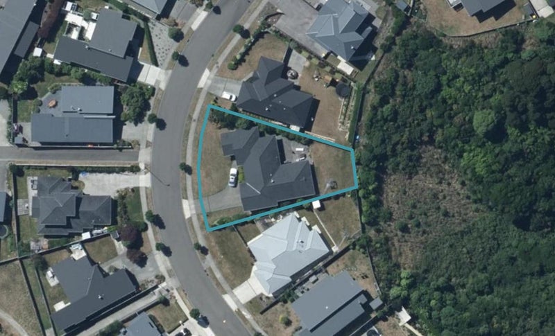 21 Sumner Terrace, Aotea, Porirua - Carousel 1