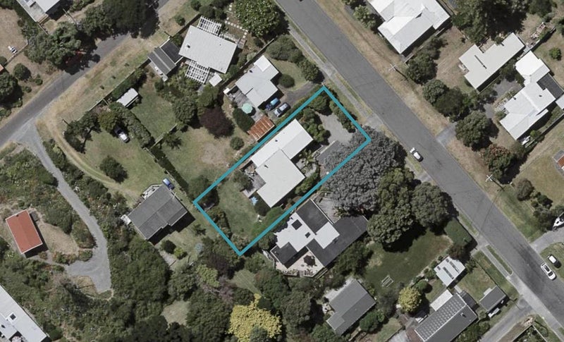16 Rangihiroa Street, Waikanae Beach, Waikanae - Carousel 1