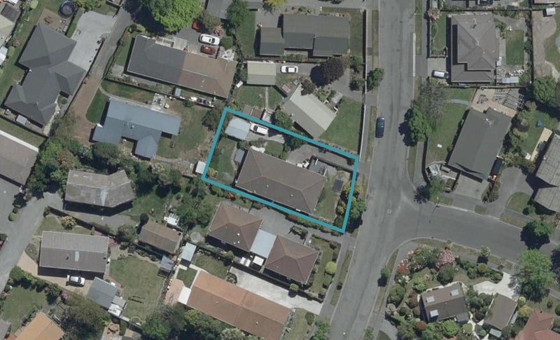 1/9 Connemara Drive, Northwood, Christchurch - Carousel 1