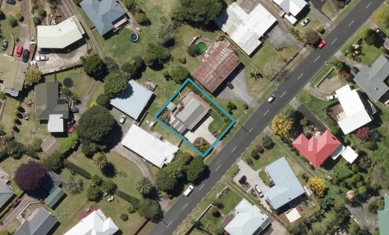 2B Fisher Terrace, Kamo, Whangarei - Carousel 1