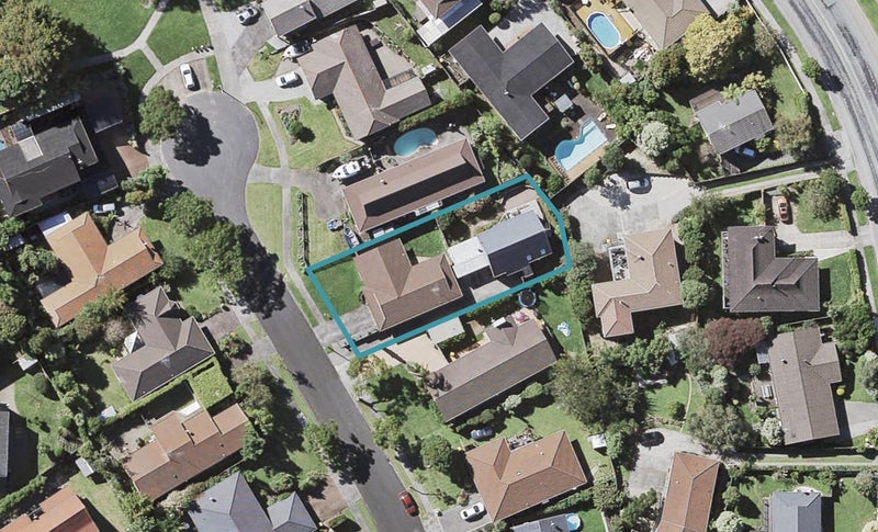 2/23 Voltaire Court, Botany Downs, Auckland - Carousel 1