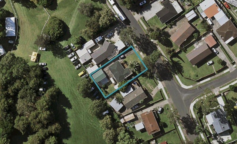 10 Sandrine Avenue, Clover Park, Auckland - Carousel 1