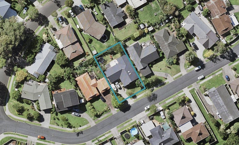 8 Serrita Avenue, Sunnyhills, Auckland - Carousel 1