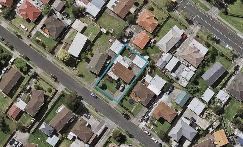 24 Dillon Crescent, Clover Park, Auckland - Carousel 1