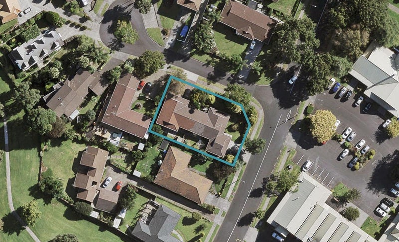 65 Walter Strevens Drive, Conifer Grove, Takanini - Carousel 1