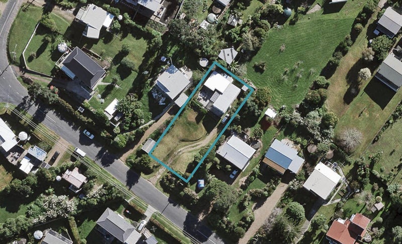 17 Alison Road, Surfdale, Waiheke Island - Carousel 1
