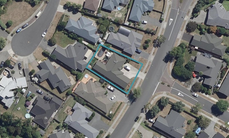 12 Saint James Drive, Huntington, Hamilton - Carousel 1