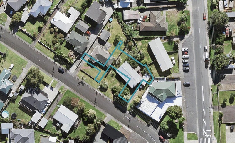 2/3 Abbotleigh Avenue, Te Atatu Peninsula, Auckland - Carousel 1