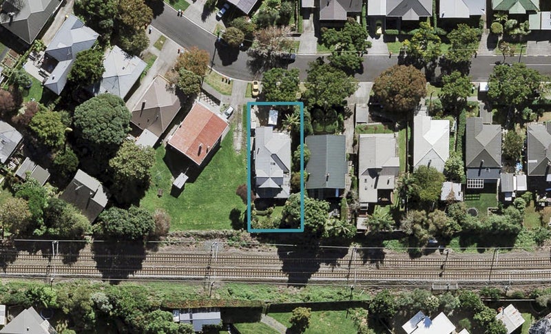 32 Malvern Road, Morningside, Auckland - Carousel 1