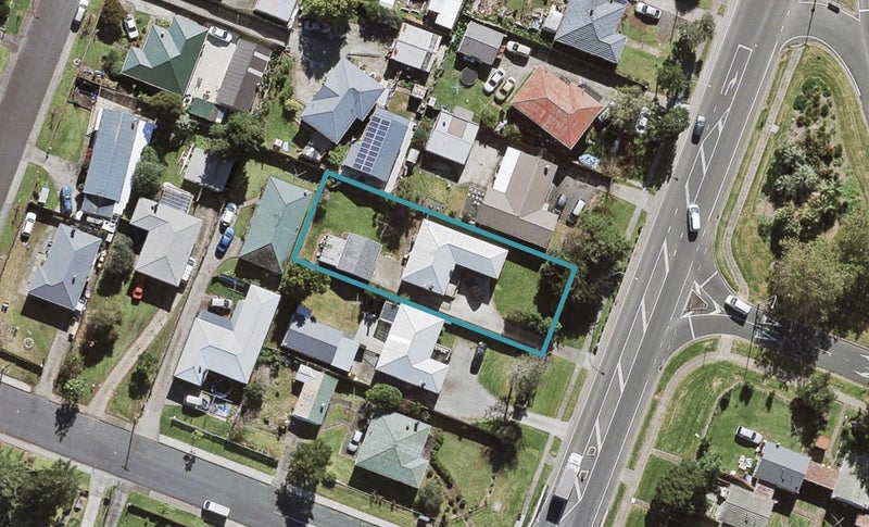 35 Mckenzie Road, Mangere Bridge, Auckland - Carousel 1