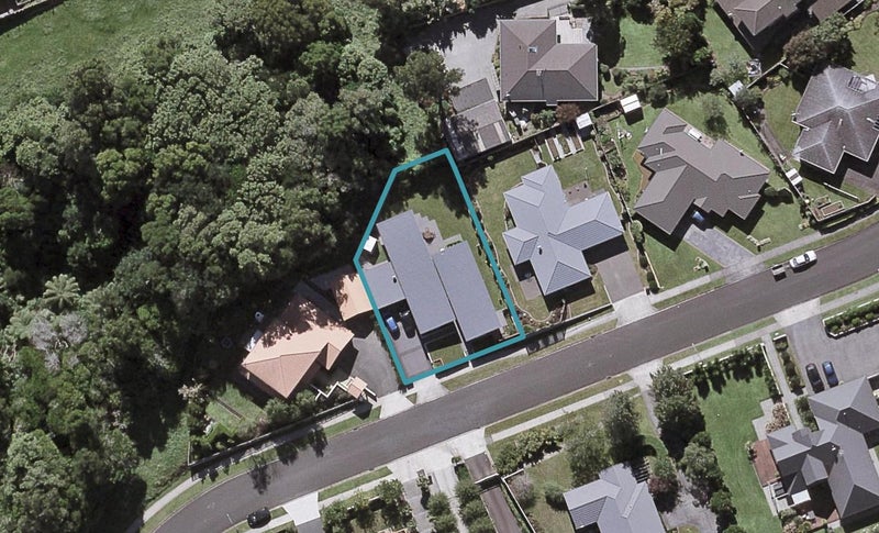 10 Adam Lile Drive, Highlands Park, New Plymouth - Carousel 1