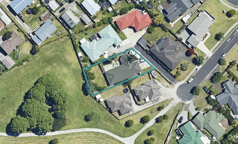 16 Karia Grove, Papamoa Beach, Papamoa - Carousel 1