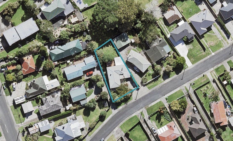 4 Fairclough Road, Beach Haven, Auckland - Carousel 1