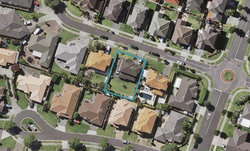 31 Walter Haddrell Crescent, Flat Bush, Auckland - Carousel 1