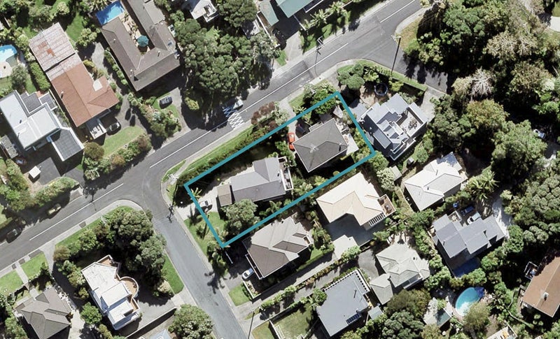 1/2 Tui Street, Torbay, Auckland - Carousel 1
