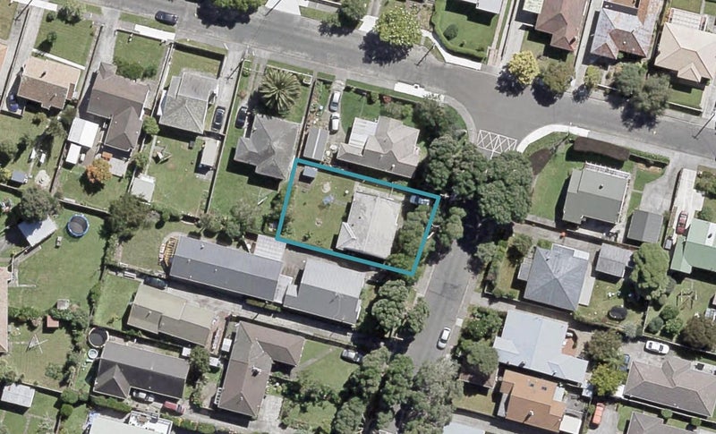 13 Raymond Terrace, Fairfield, Lower Hutt - Carousel 1