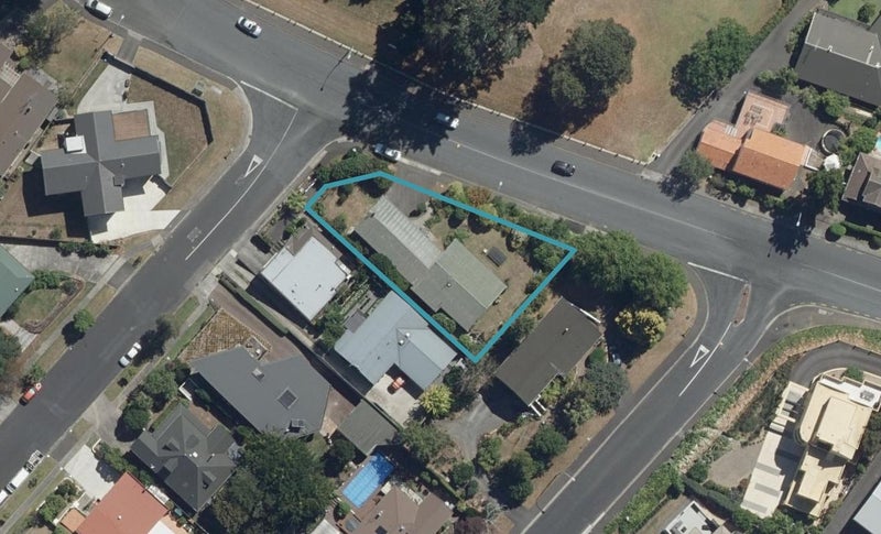 153 Lake Crescent, Hamilton Lake, Hamilton - Carousel 1
