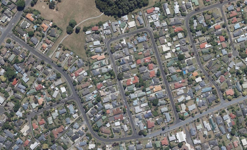 16 Fenwick Crescent, Hillcrest, Hamilton - Carousel 1