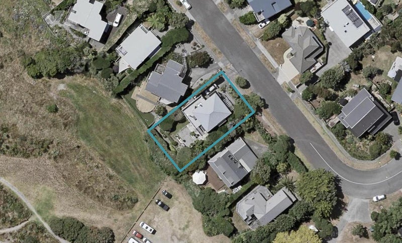 6 Waiheke Street, Waikanae Beach, Waikanae - Carousel 1