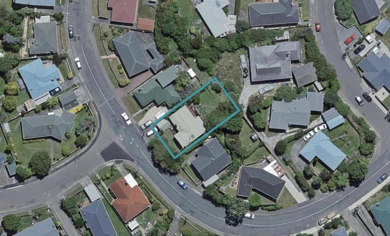 27 Catherine Crescent, Paparangi, Wellington - Carousel 1