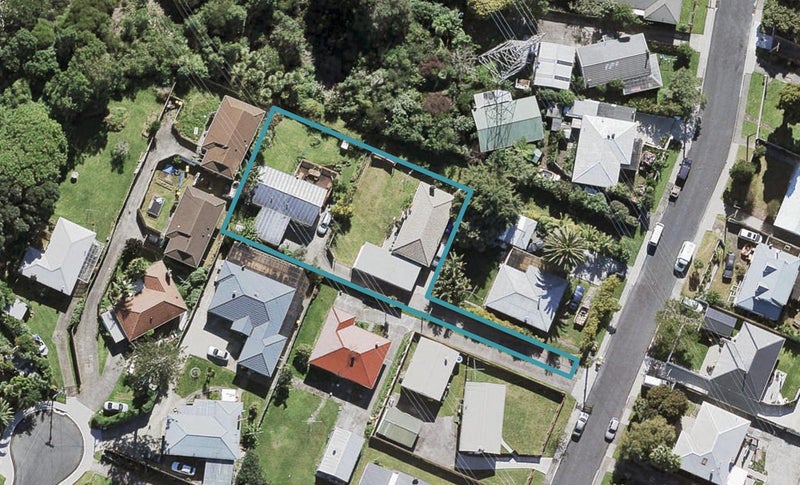 1/32 COBHAM CRES, Kelston, Auckland - Carousel 1