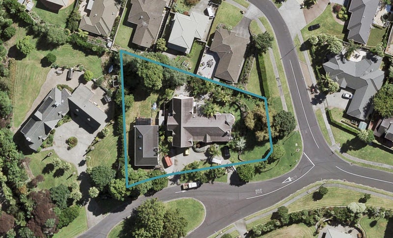 1 Burgundy Park Avenue, Henderson, Auckland - Carousel 1