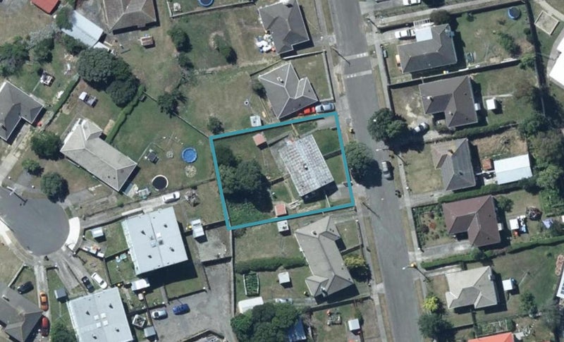 14 D'Urville Street, Cannons Creek, Porirua - Carousel 1