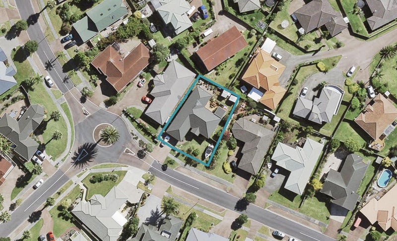16 San Valentino Drive, Henderson, Auckland - Carousel 1