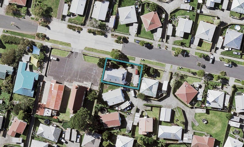 77 Maybury Street, Point England, Auckland - Carousel 1