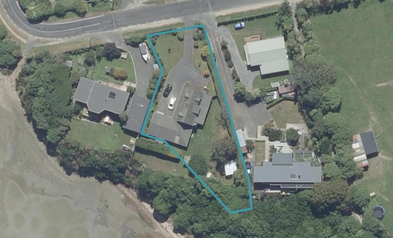 2 Bay Road, Warrington, Waikouaiti - Carousel 1