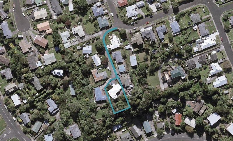 13H York Crescent, Westown, New Plymouth - Carousel 1